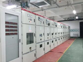 安徽得潤電氣技術(shù)有限公司是一家專注電氣工程咨詢、設(shè)計(jì)、制造、安裝調(diào)試一站式服務(wù)的高新技術(shù)企業(yè)。對(duì)在各種場合如何選擇高低壓電器以及開關(guān)柜有著豐富的理論知識(shí)和工作經(jīng)驗(yàn)，生產(chǎn)的不同電壓等級(jí)的高壓開關(guān)柜、高壓無功補(bǔ)償裝置適合多種工業(yè)、民建等場合。 全國統(tǒng)一客服熱線：400-0551-777