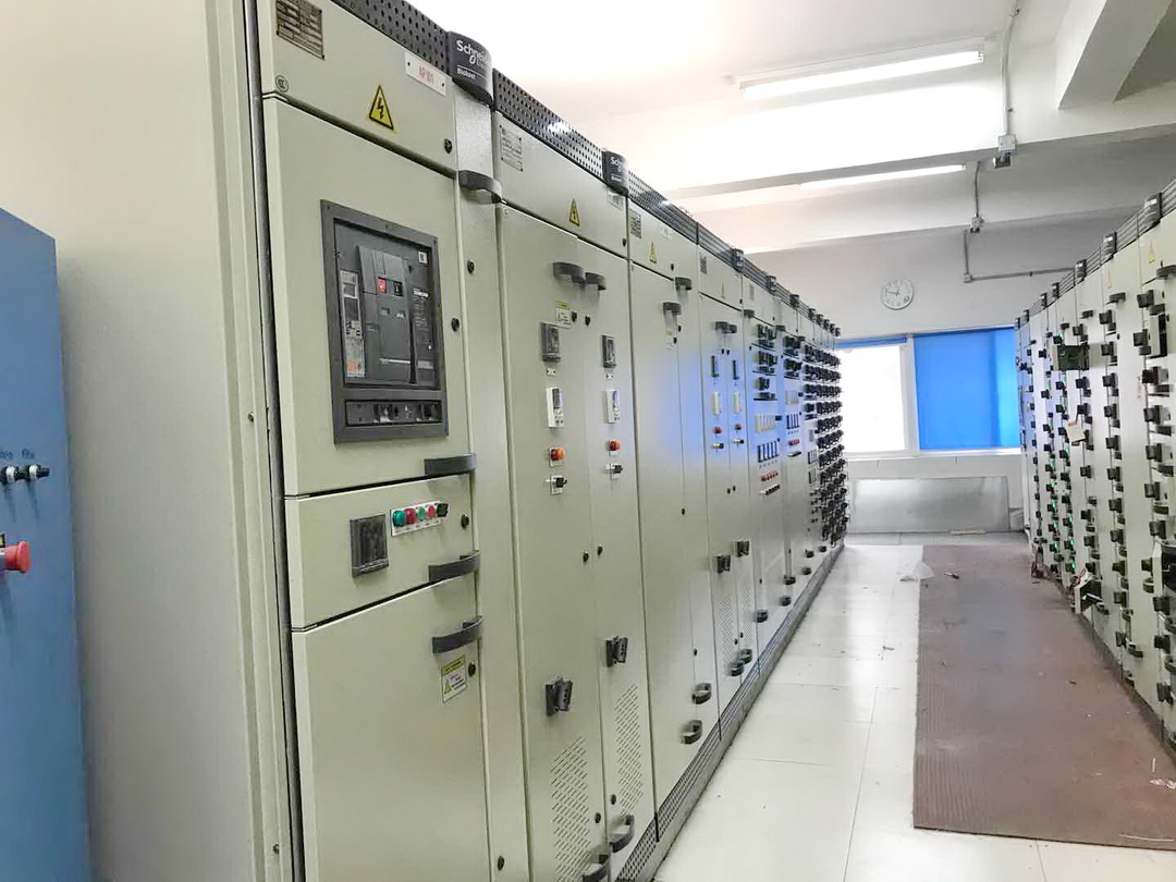 施耐德380V開關(guān)柜，blokset配電柜現(xiàn)場圖 得潤電氣 400-128-7988